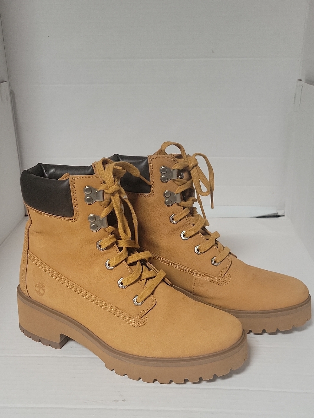 Timberland Women's Lace-Up Boots in Wheat with Dark Collar